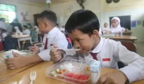 Polling: Apa pendapatmu jika Anggaran MBG Diberikan ke Orang Tua?