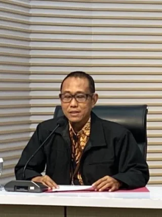 KPK Ingatkan Kewajiban Lapor Gratifikasi, Menhut Raja Juli Antoni Klarifikasi Amplop Bupati Kuansing Telah Dikembalikan