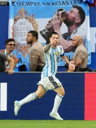 Lampaui Pele dan Mbappe, Messi Ukir Sejarah dengan 12 Kontribusi Gol di Fase Gugur Piala Dunia