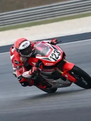 Dari Grid 30 ke Podium: Keajaiban Rheza Danica Ahrens di Sepang, AHRT Kokoh di Puncak Klasemen