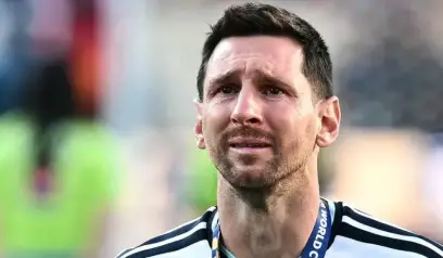 Air Mata dan Spekulasi Pensiun: Messi Gagal Pertahankan Gelar