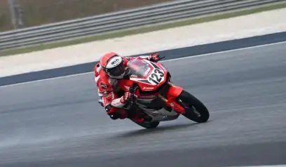Dari Grid 30 ke Podium: Keajaiban Rheza Danica Ahrens di Sepang, AHRT Kokoh di Puncak Klasemen