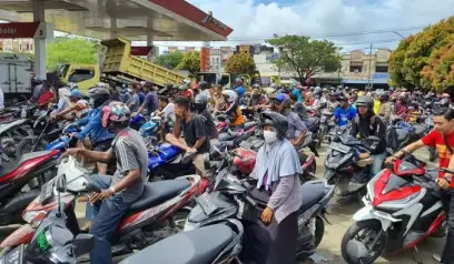 Antrean BBM Mengular: Antara Masalah Distribusi Domestik dan Gejolak AS-Iran