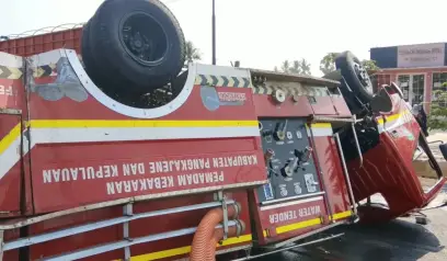 Mobil Damkar Pangkep Terguling di Labakkang Saat Menuju Lokasi Kebakaran, 2 Personel Gugur