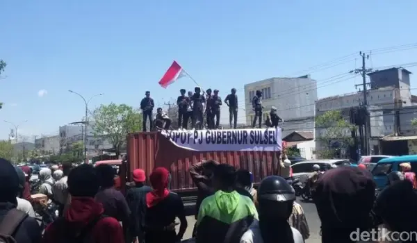 demo di depan DPRD Sulsel tuntut Pj gubernur dicopot, foto Sahrul Alim/detikSulsel