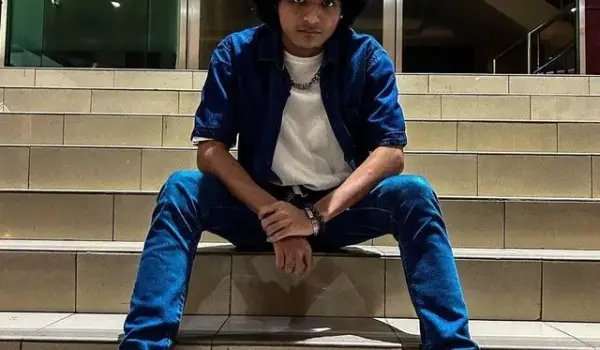 Vadel Badjideh, kekasih anak Nikita Mirzany. Foto: Instagram/@vadelbadjideh
