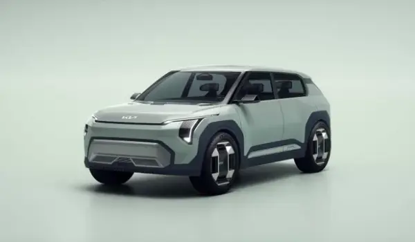 Kia EV5 resmi diperkenalkan. Mobil listrik berjenis kompak SUV ini bakal diproduksi di Korea Selatan dan China.  Foto: Dok. Istimewa