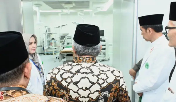 Presiden Joko Widodo meresmikan Tower Rumah Sakit (RS) Islam Surabaya A. Yani, Kota Surabaya, Provinsi Jawa Timur, pada Minggu, 22 Oktober 2023.