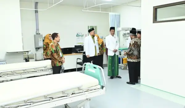 Presiden Joko Widodo meresmikan Tower Rumah Sakit (RS) Islam Surabaya A. Yani, Kota Surabaya, Provinsi Jawa Timur, pada Minggu, 22 Oktober 2023.