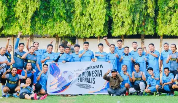 Bank Indonesia (BI) Sulsel FC menggelar friendly match sepak bola melawan tim Jurnalis