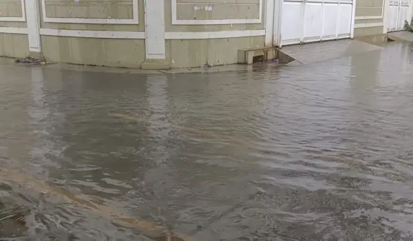 Banjir di permukiman warga Ade Irma Nasution