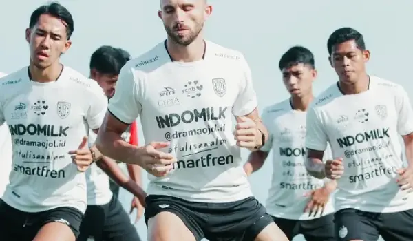 Sesi latihan Pemain Bali United