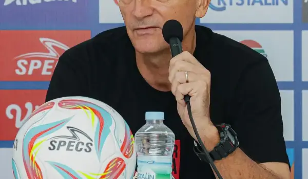 Pelatih Persis, Milomir Seslija hadir di sesi Ã°Ââ„¢Â¥Ã°Ââ„¢Â§Ã°Ââ„¢Å¡-Ã°Ââ„¢Â¢Ã°Ââ„¢â€“Ã°Ââ„¢Â©Ã°Ââ„¢ËœÃ°Ââ„¢Â Ã°Ââ„¢Â¥Ã°Ââ„¢Â§Ã°Ââ„¢Å¡Ã°Ââ„¢Â¨Ã°Ââ„¢Â¨ Ã°Ââ„¢ËœÃ°Ââ„¢Â¤Ã°Ââ„¢Â£Ã°Ââ„¢â€ºÃ°Ââ„¢Å¡Ã°Ââ„¢Â§Ã°Ââ„¢Å¡Ã°Ââ„¢Â£Ã°Ââ„¢ËœÃ°Ââ„¢Å¡ sebelum laga PSM (instagram.com/persisofficial)