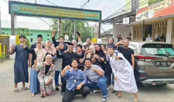 Komunitas Generasi Ketiga Bata Ilyas Berbagi Takjil