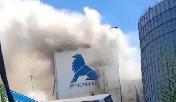 Gedung Pokphand Makassar Tebakar (Foto: Ist)