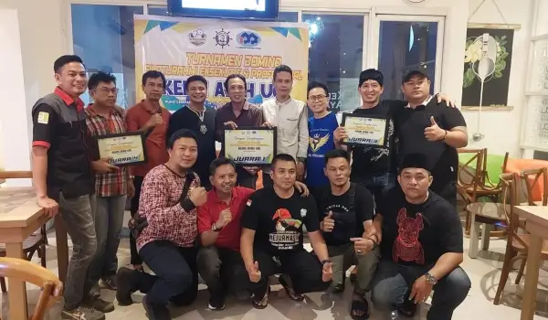 Sukriansyah S. Latief Serahkan Hadiah Kepada Pemenang Friendship Invitation Domino