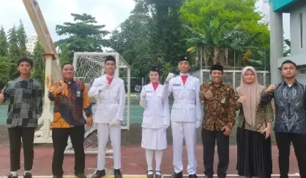 Rayakan Hari Kartini, SMA Islam Athirah 1 Makassar Gelar Upacara Bendera Penuh Semangat dan Kesetaraan Gender