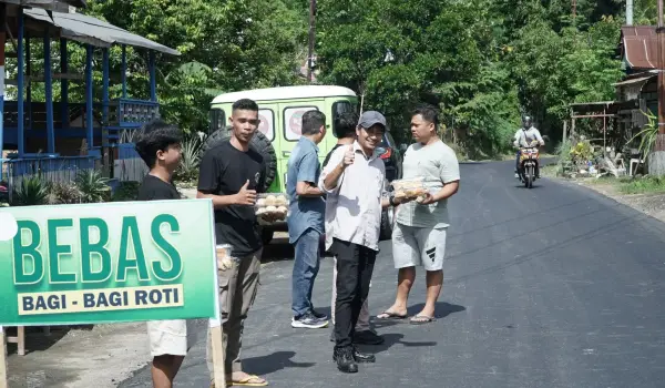 Tim Bebas Bagi-Bagi Roti Agar Masyarakat Bebas Stunting