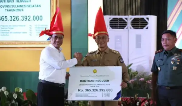 Penyerahan bantuan Mentan Andi Amran