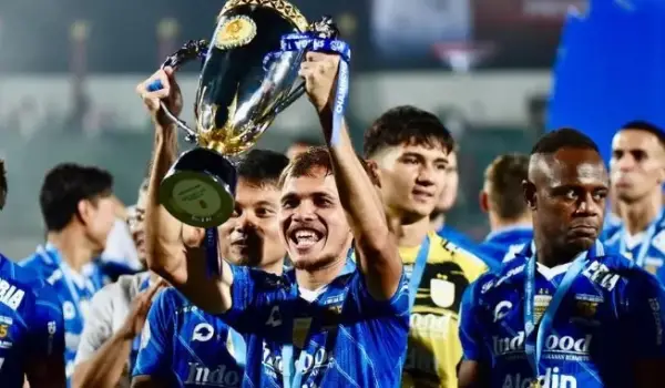 Rezaldi Hehanussa berhasil membawa Persib juara BRI Liga 1 2023/24 (instagram.com/rezaldihehanussa)