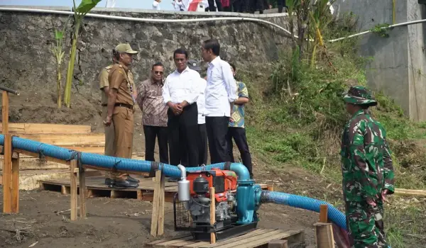 Presiden Jokowi Didampingi Mentan Andi Amran Tinjau Program Pompanisasi di Klaten