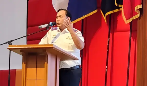 Kepala Otoritas Bandara Wilayah V Makassar, Dr. Asri Santosa, S.T., S.SI.T., M.T memberikan kuliah umum (Humas Otban)