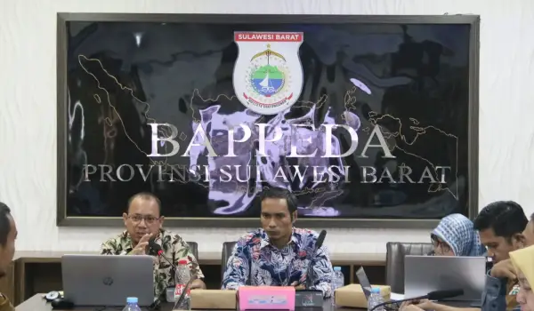 Ketua Konsorsium PTV Wilayah Sultanbatara, Dr. Eng Baso Nasrullah (tengahÃ‚Â pakaiÃ‚Â batik)