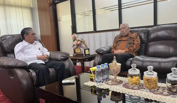Kepala Kanreg BKN Wilayah IV Andi Anto, S.Sos., M.H., M.AP (Kiri) dan Rektor Unifa Dr. Muliyadi Hamid (Kanan). Sumber :Humas/Unifa