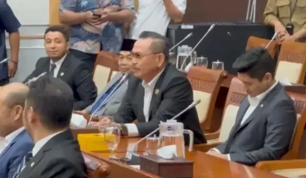 en Pol (Purn) Frederik Kalalembang resmi menjadi anggota Komisi I DPR RI, yang membidangi Pertahanan, Luar Negeri, Komunikasi dan Informatika, serta Intelijen. (Foto: ist)