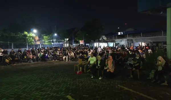 Proses nonton bareng di uniga (sumber: humas unifa)