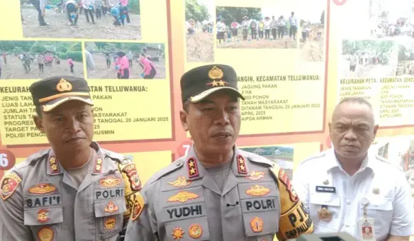 Kapolda Sulsel, Irjen Pol. Yudhiawan didampingi Kapolres Palopo, AKBP Safi'i Nafsikin dan Kadis Pertanian Muhammad Ibnu Hasyim