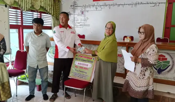 Pemerintahan Desa (Pemdes) Pananrang Kecamatan Mattiro Bulu Kabupaten Pinrang melaksanakan penyeluran Bantuan Langsung Tunai Dana Desa (BLT DD) untuk Bulan Agustus 2025