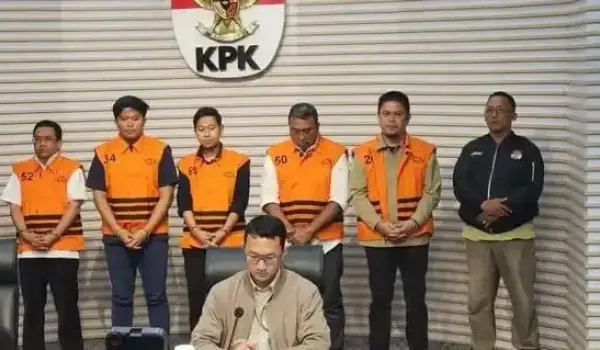 Konferensi pers penahan Bupati Kolaka Timur Abdul Azis dan 4 tersangka lainnya,