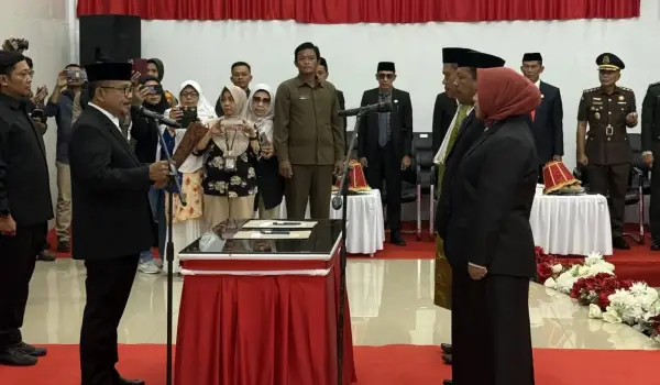 Pelantikan dua Anggota DPRD Bantaeng 2024-2029 di Gedung DPRD Bantaeng, Kecamatan Bantaeng.