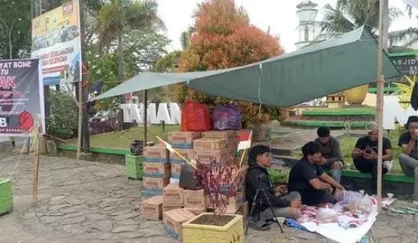 Aliansi Rakyat Bone Bersatu membuka posko logistik persiapan aksi besar-besaran menolak kenaikan PBB.