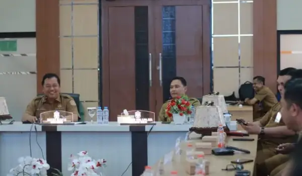 Pemerintah Kabupaten Takalar saat menggelar pertemuan bersama sekda takalar para camat, kepala desa, dan lurah se-Kabupaten Takalar, Selasa (2/9/2025).