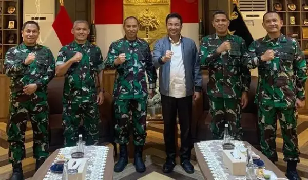 Foto : Bupati Luwu Utara, Andi Abdullah Rahim bersama jajaran Kodam XIV/Hasanuddin.