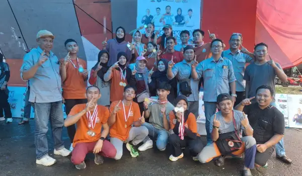 Atlet, pelatih dan official Federasi Panjat Tebing Indonesia (FPTI) Kabupaten Pangkep.