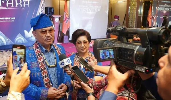 Ketua Umum IKaTNus Irjen Pol (P) Drs Frederik Kalalembang sekaligus anggota DPR RI Fraksi Partai Demokras saat diwawancara media diacara Mubes IKaTNus belum lama ini.