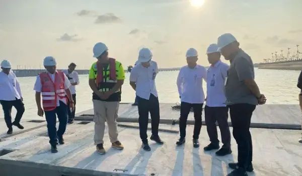 ASDP dan Kementerian Perhubungan mengecek progres pembangunan fasilitas water taxi di Bali.