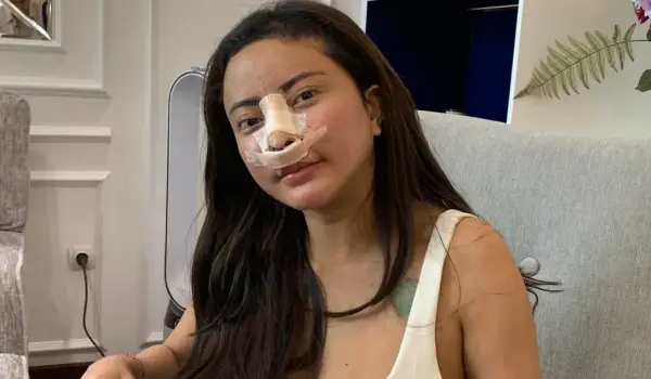 Selebritas Ayu Aulia kembali dengan penampilan terbarunya saat ditemui di kawasan Kemang, Jakarta Selatan, pada Sabtu (18/4/2026).