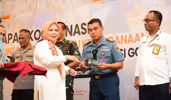 Wakil Gubernur Gorontalo Idah Syahidah Rusli Habibie bersama seluruh peserta yang hadir pada Rapat Koordinasi (Rakor) Penanggulangan Bencana tingkat Provinsi Gorontalo tahun 2026, yang digelar di Ballroom Hotel Fox, Kota Gorontalo, Kamis (23/4/2026).