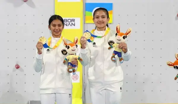 Pasangan panjat tebing Indonesia, Desak Made Rita Kusuma Dewi dan Kadek Adi Asih, meraih emas nomor speed relay putri Asian Beach Games Sanya 2026.
