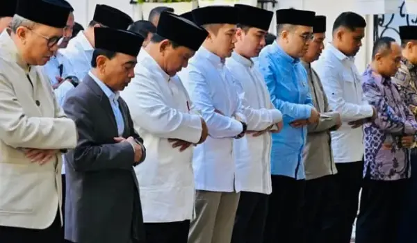 Presiden Prabowo Subianto salat Idul Adha di Wisma KBRI Paris, Rabu (27/5/2026).
