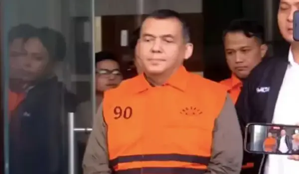 Komisi Pemberantasan Korupsi (KPK) menetapkan Wamen Imipas Silmy Karim dan 7 orang lainnya tersangka kasus dugaan pemerasan pengurusan izin tinggal WNA.
