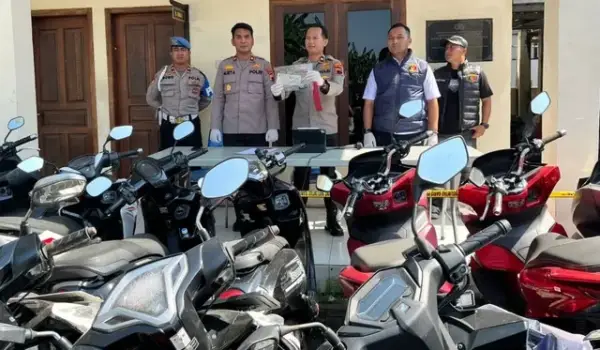 Sejumlah sepeda motor yang digelapkan oleh Ibra Maulana Ibrohim (23), mahasiswa kampus negeri di Semarang.