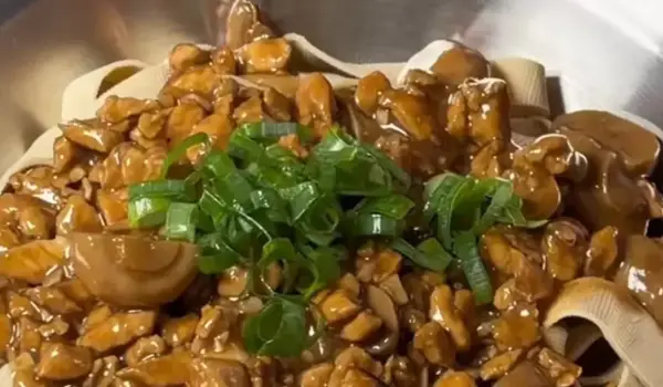 Potret high protein chicken noodle yang sehat san mengenyangkan. (Sumber: instagram.com/@bakingrumahan)