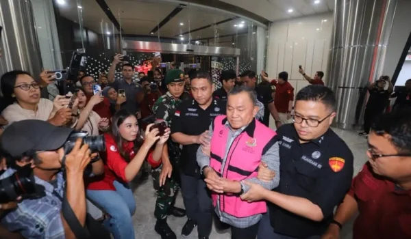 Mantan Wakil Kepala Badan Gizi Nasional (BGN) Lodewyk Pusung mengajukan gugatan praperadilan terkait dengan statusnya sebagai tersangka dalam kasus dugaan korupsi penyimpangan tata kelola program Makan Bergizi Gratis (MBG). Foto: Arif Julianto