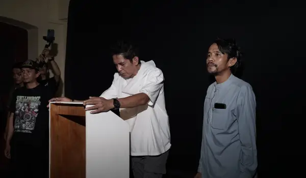 Semalam di Benteng Rotterdam, Kota Ini Mengingat Dirinya Sendiri