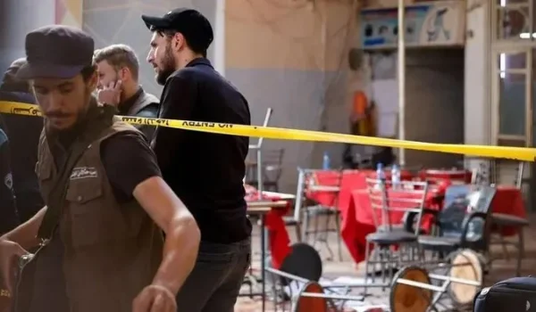 Ledakan di sebuah kafe di Damaskus (Foto: Reuters)